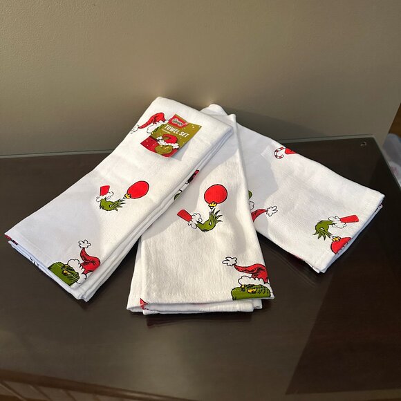 DR. SEUSS THE GRINCH Christmas Kitchen Towel Set of (3) 16 X 26 100% COTTON NWT - Picture 1 of 4